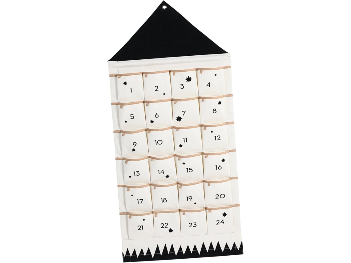 Organizador de pared con bolsillos, calendario y cajas organizadoras.