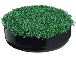 Hoyo De Golf Junto Al Tren, Putting On Green Cup Blankets, Green Blanket