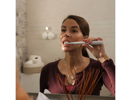 Cepillo de dientes eléctrico con escalador