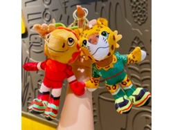 Pack 2 Lfengeros Peluche Mascotas Alce Y Leopardo Copa Mundial, Tejido Suave Anti-despeluzamiento, Anillo Metálico Para Mochilas Y Lfenges.