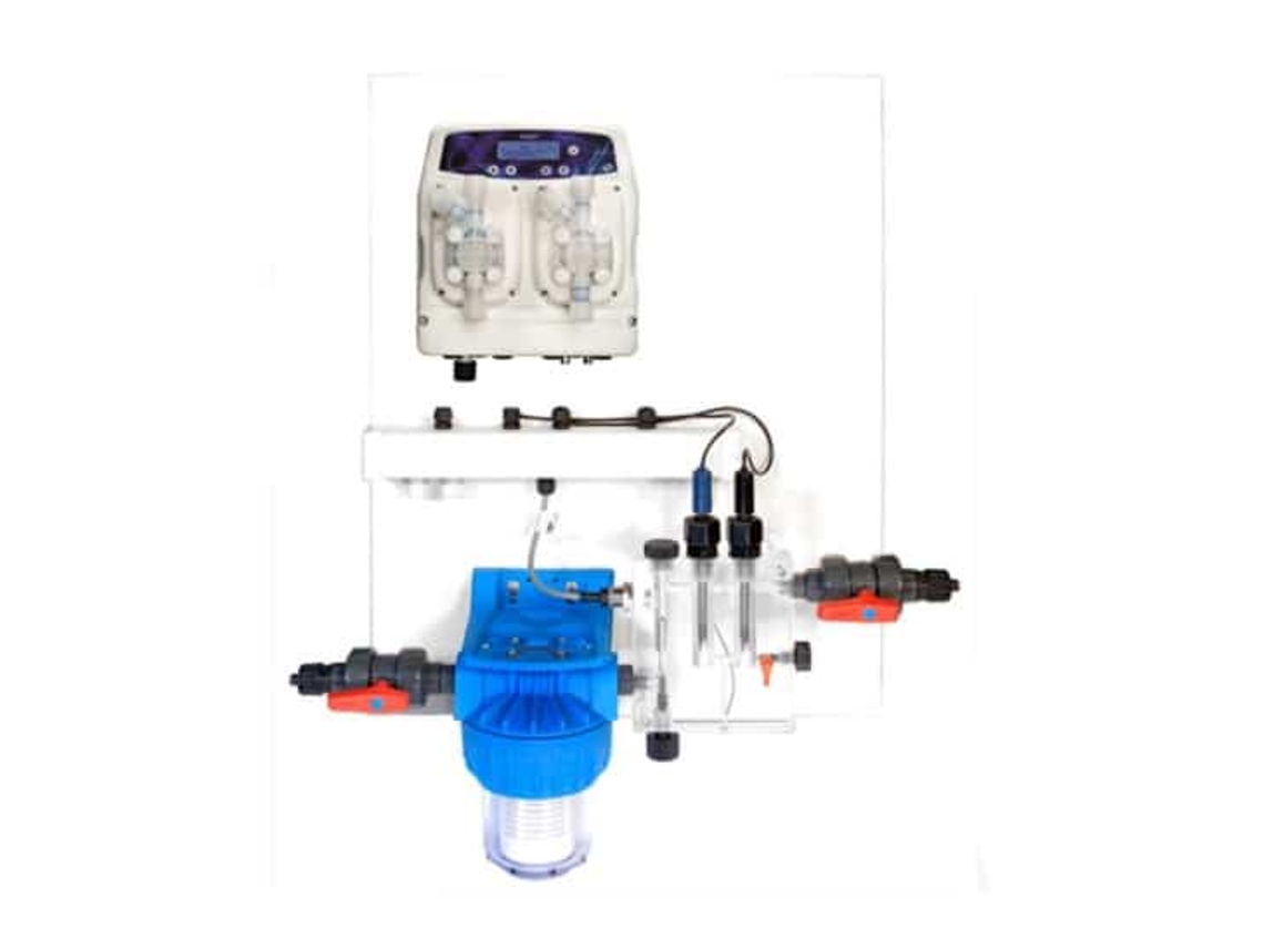 El panel de control automático avanzado Etwin Ph-rx de Etatron mide y regula el pH y el ORP para piscinas cristalinas.