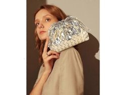 Bolso Mini Satchel Cloud De Piel Con Cierre Magnético Y Tejido De Pu.