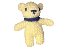 Kit de ganchillo para hacer un oso blanco, ideal para niños y adultos.