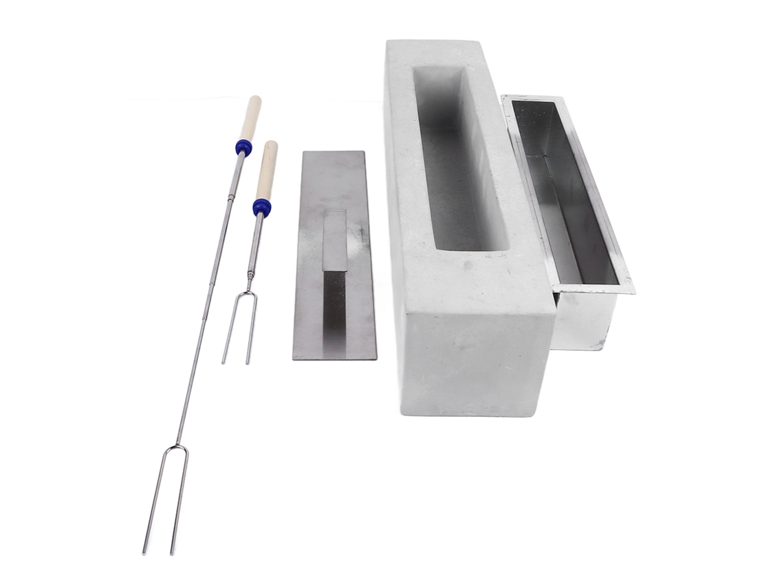 Mesa de fuego rectangular de hormigón con revestimiento de acero inoxidable gris y tapa. Chimenea portátil pequeña para interiores.