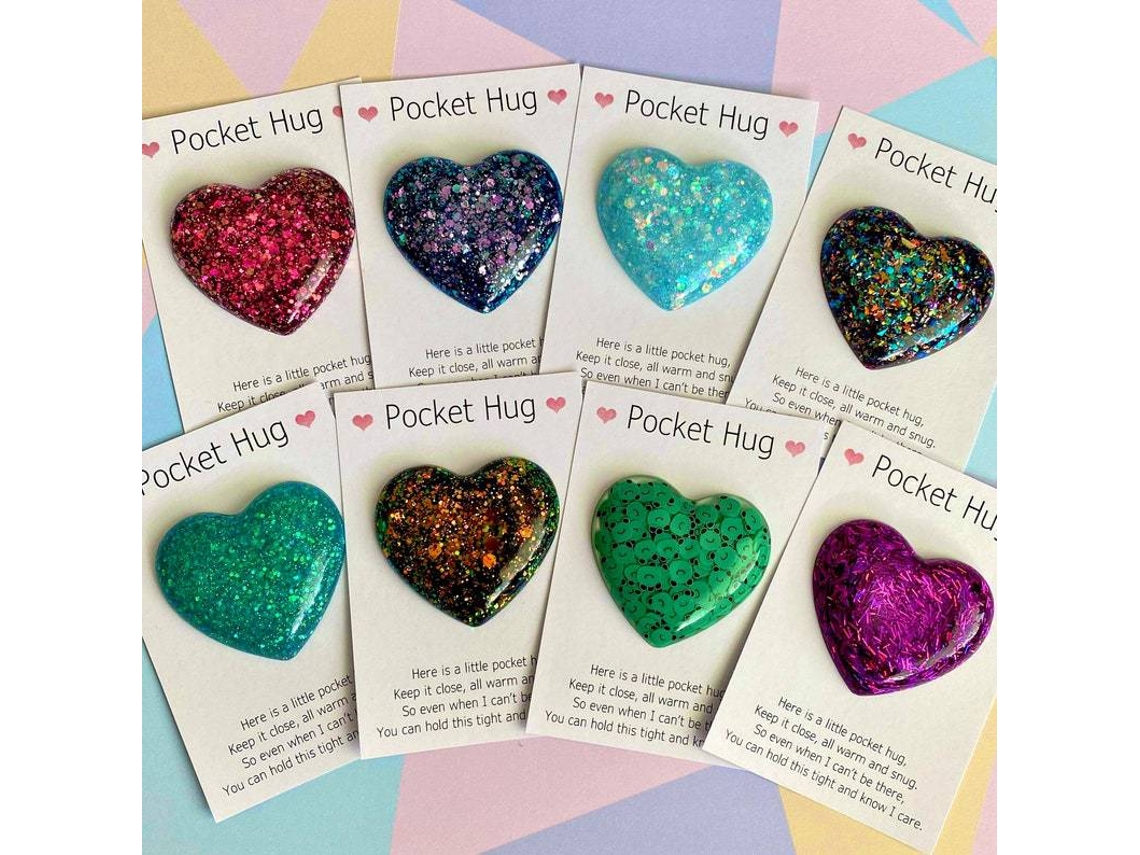 Mini corazón de cristal con forma de abrazo y tarjeta de felicitación