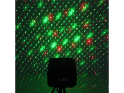 Proyector de luces LED con control por voz para fiestas y días festivos.