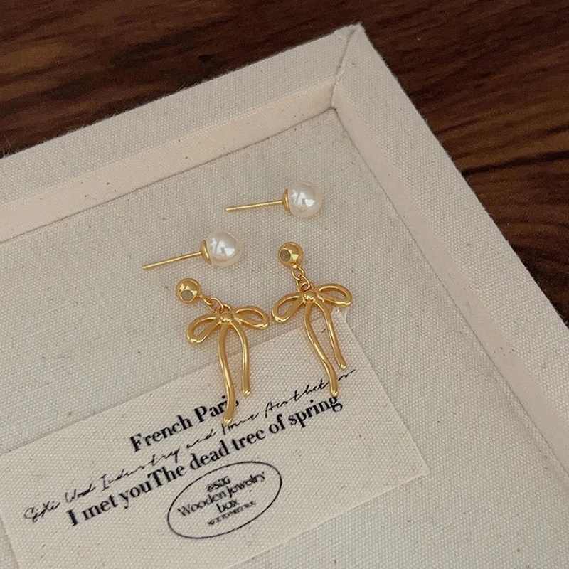 (oro) Bonitos Pendientes De Lazo Para Mujer, Pendientes De Botón Chapados En Plata, Incrustados Con Perlas De Imitación.