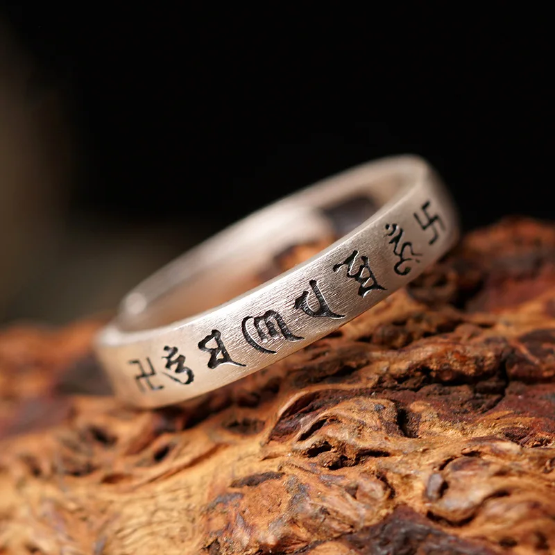 Anillo con mantra de seis sílabas, amuleto budista, anillo de lujo con acabado mate. MDUG