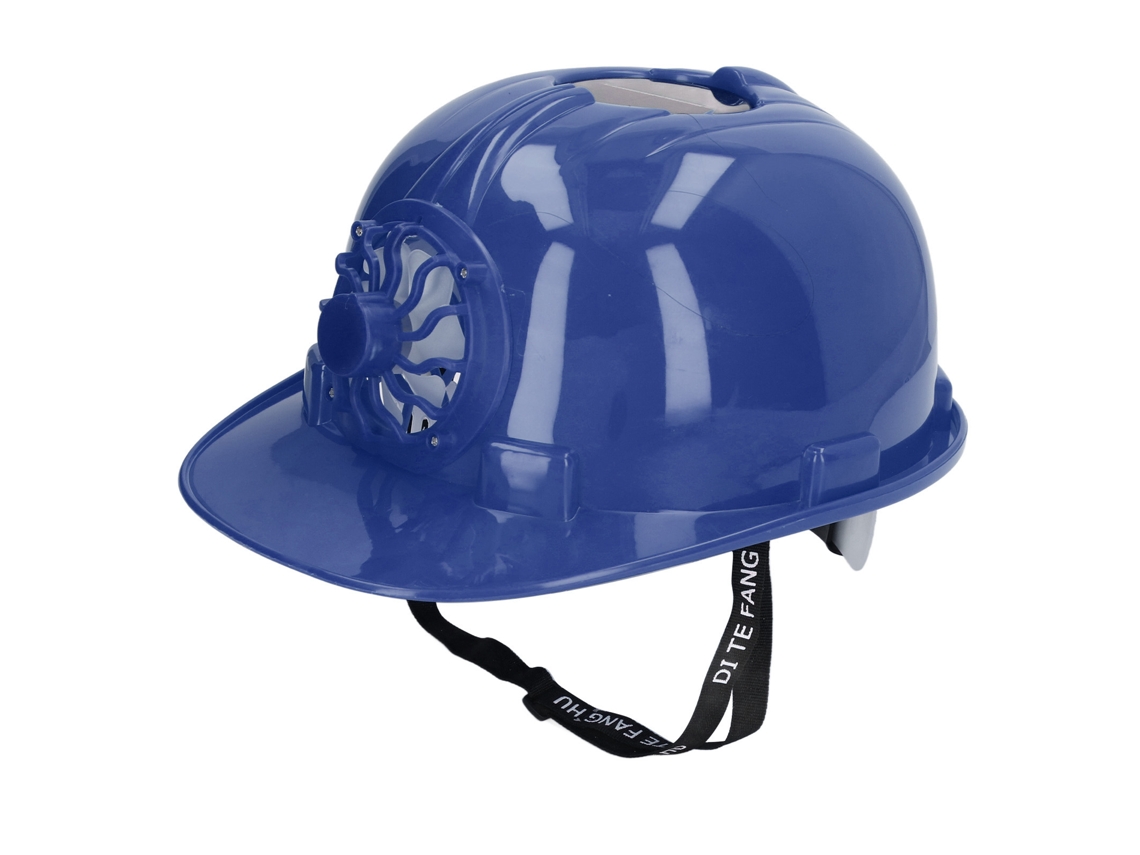 Casco de seguridad con ventilador solar para trabajos al aire libre.