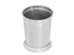 Vaso de acero inoxidable 304 con base estable para cócteles vintage en el bar de casa.