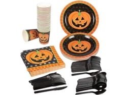 Artículos Para Fiesta De Halloween Con Temática De Calabazas, Que Incluyen Platos, Servilletas, Vasos Y Cubiertos.