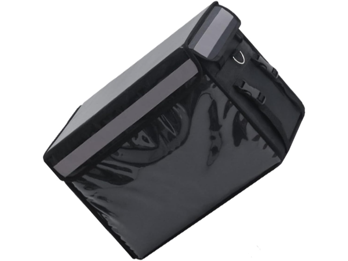 Fiambrera Isotérmica Negra De 32 Litros, Fabricada En Poliéster Impermeable Y Reforzada Para Facilitar Su Transporte.