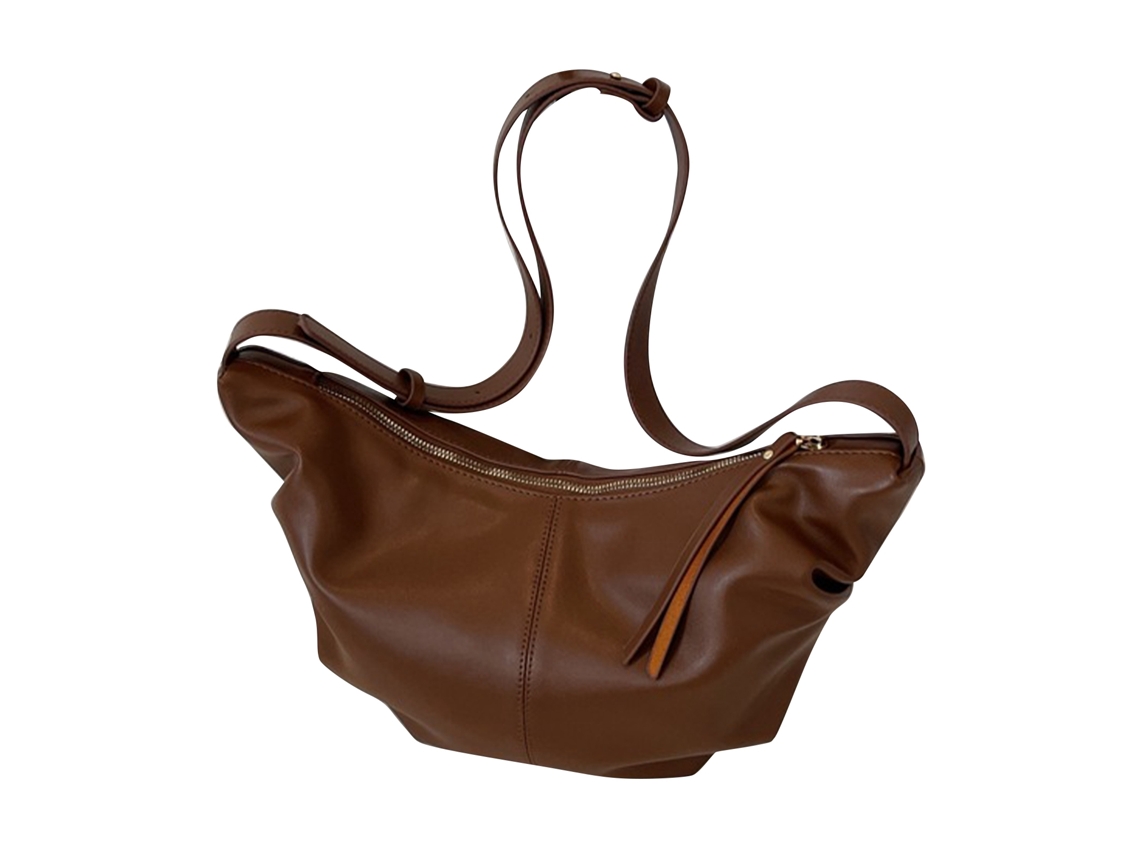 Bolso Bandolera Grande De Color Marrón Claro Con Forma De Media Luna, Confeccionado En Piel Sintética Lisa.