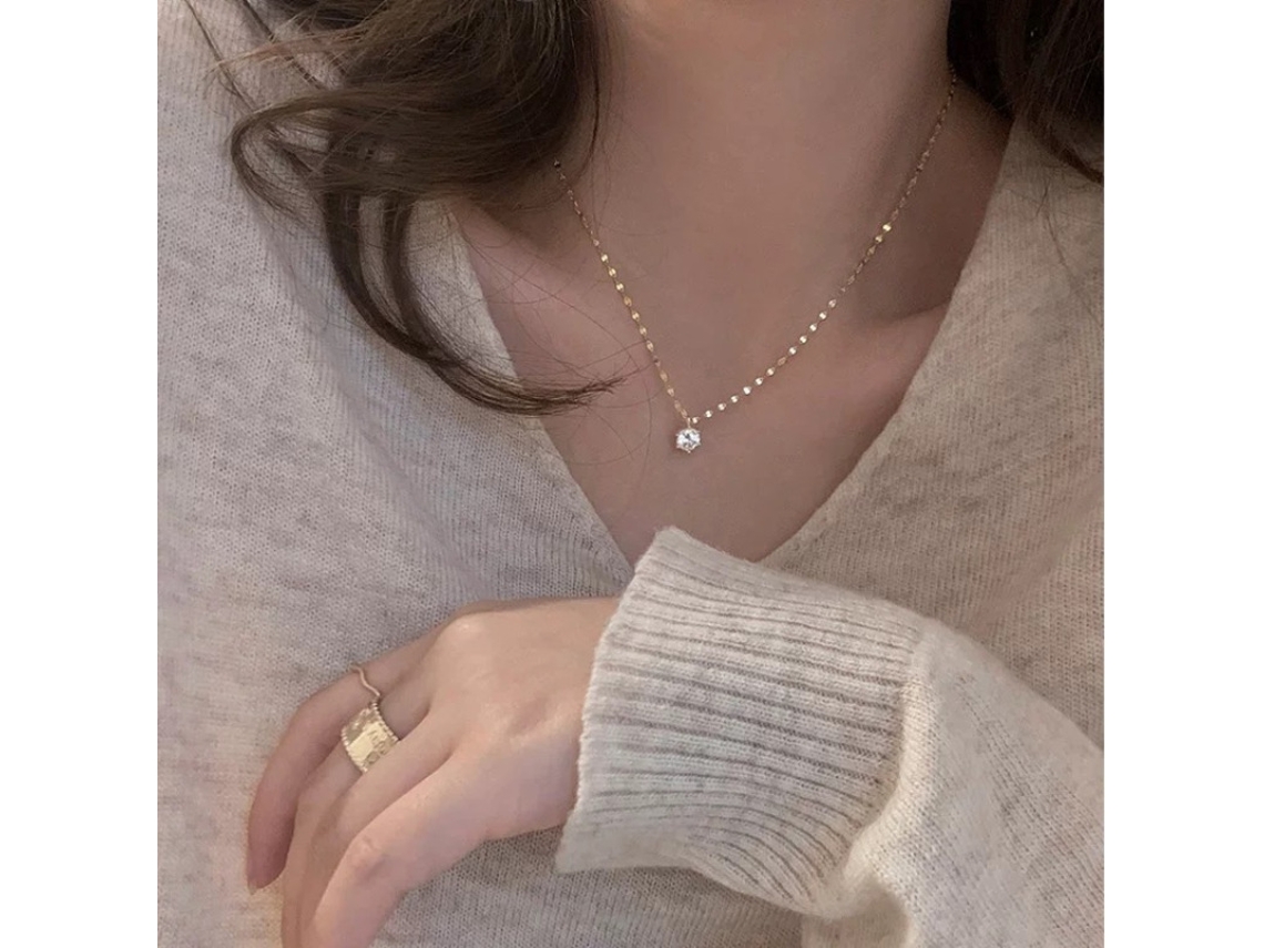 Collar clásico con seis diamantes en plata de ley 925, con un diamante moissanita de brillo excepcional. Lujoso y exquisito. MDUG