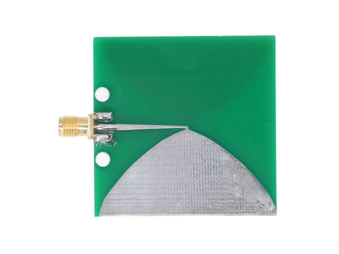Antena Uwb De Banda Ultraancha De 2,4 Ghz A 5,8 Ghz Con Pcb Y Pérdida Inferior A 10 Db Para Transmisión Y Recepción De Señal.