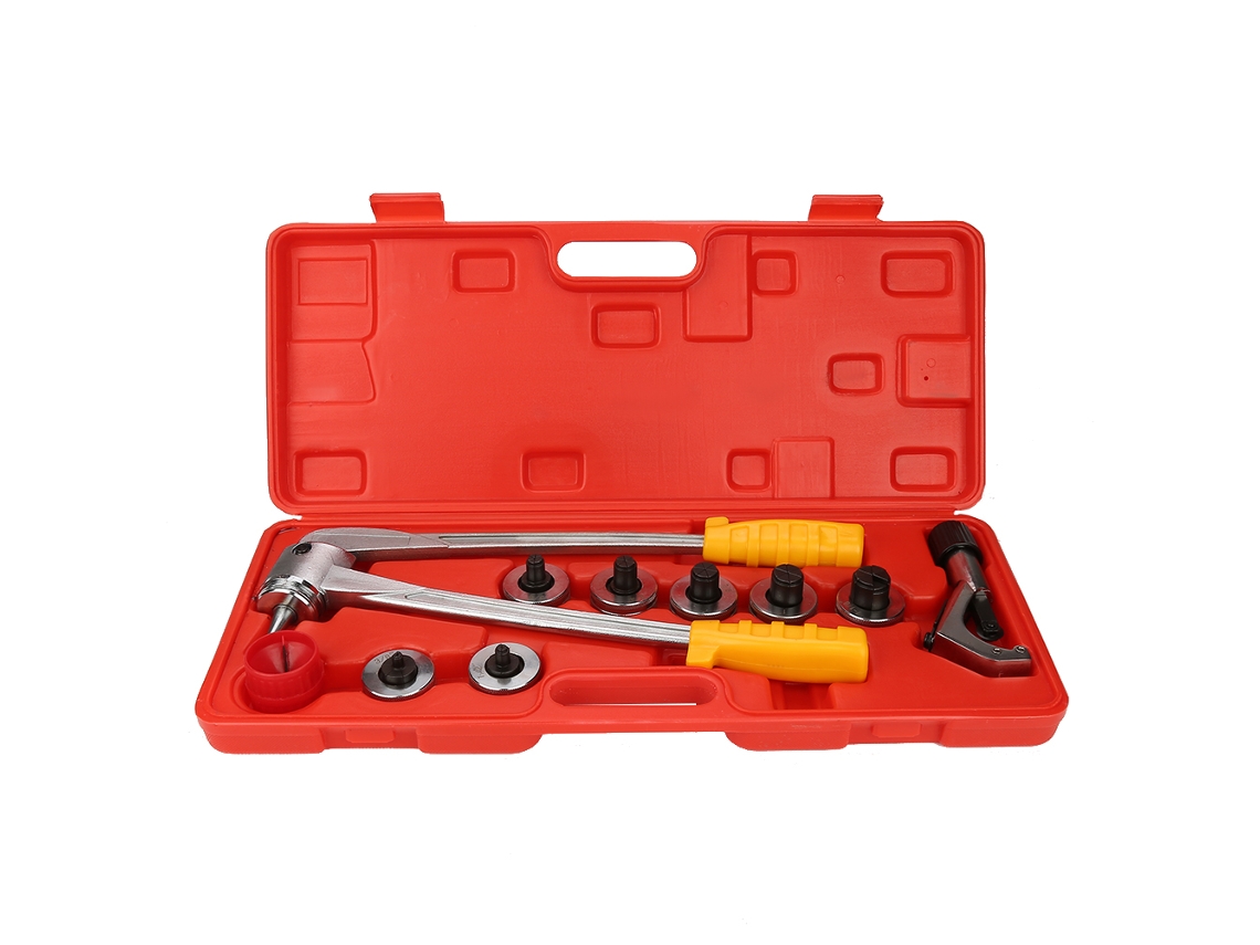 Herramienta manual hidráulica para abrir tuberías de cobre.