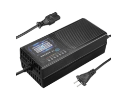 Cargador vehículo eléctrico 72V 20Ah con indicador 7 luces. Protección fugas.