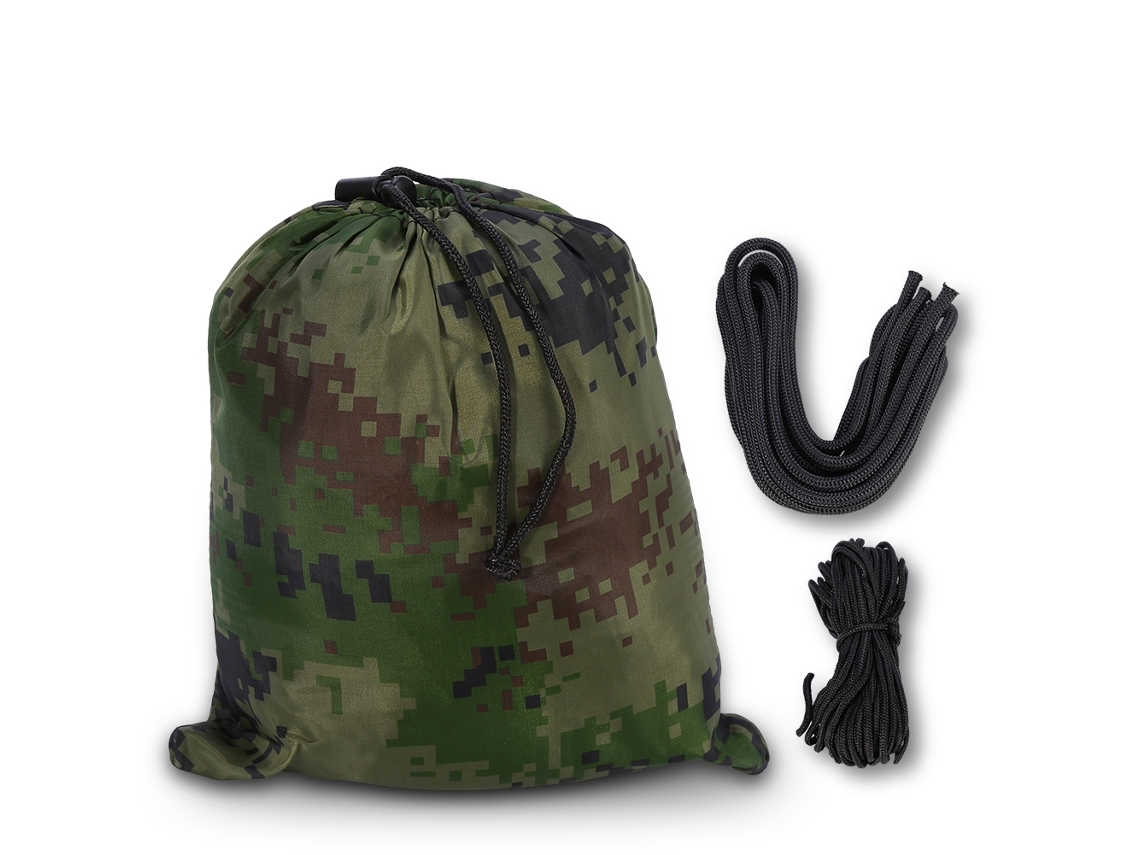 Hamaca de camping con estampado de camuflaje y mosquitera.