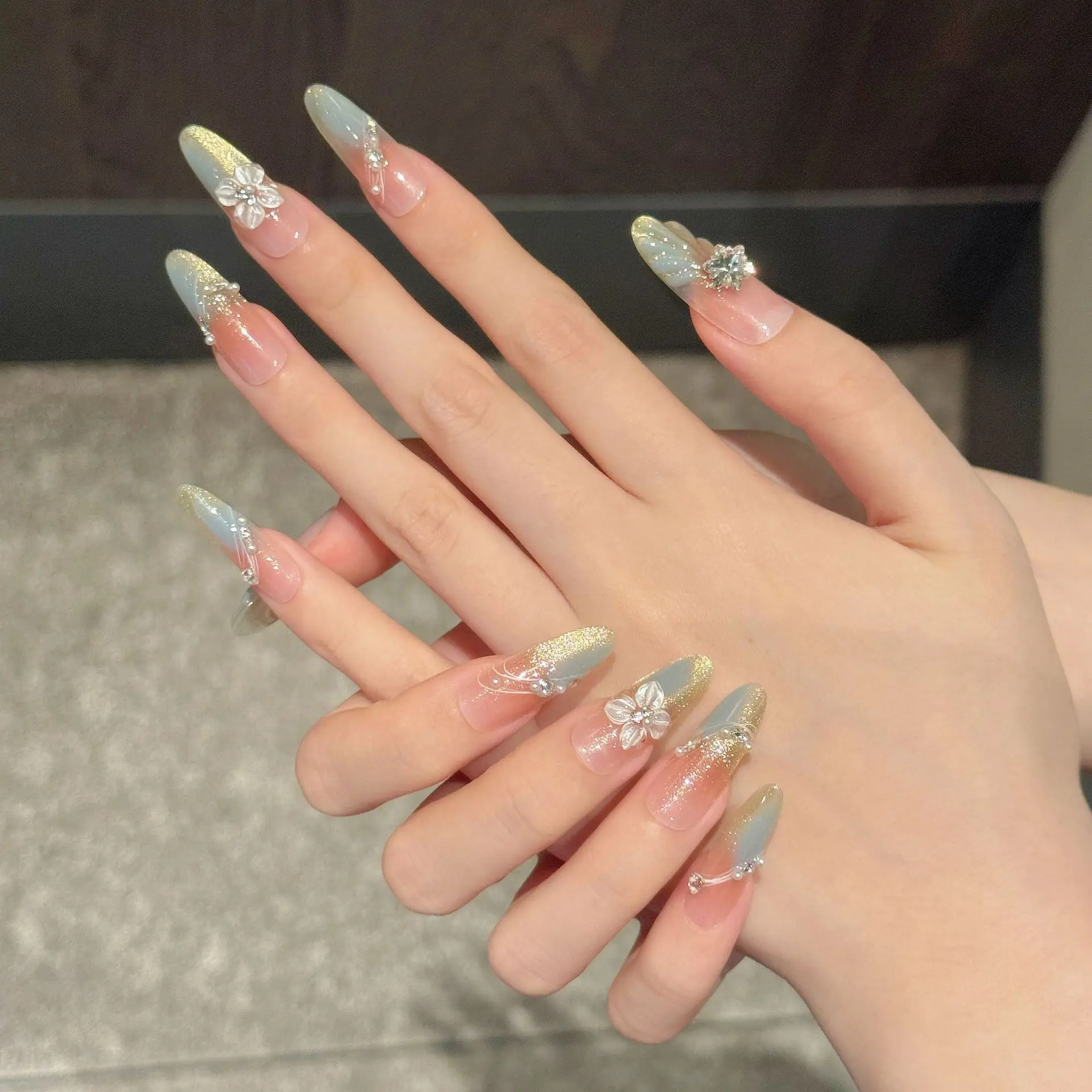 (2895-m) Juego De 10 Uñas Postizas Cortas Ovaladas Hechas A Mano Con Efecto Degradado De Ojo De Gato.