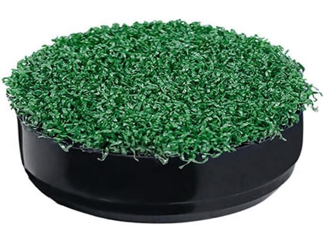 Hoyo De Golf Junto Al Tren, Putting On Green Cup Blankets, Green Blanket