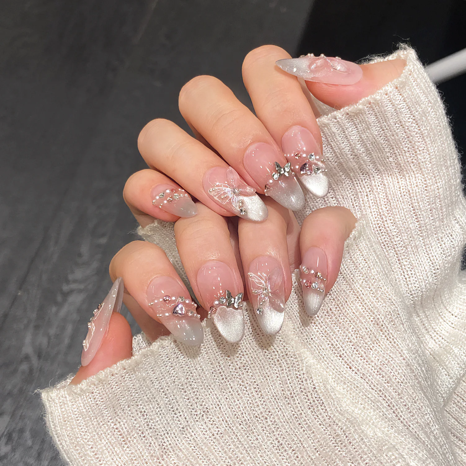 (2047-s) Juego De 10 Uñas Postizas Hechas A Mano Con Diseño De Lazo Y Pedrería.