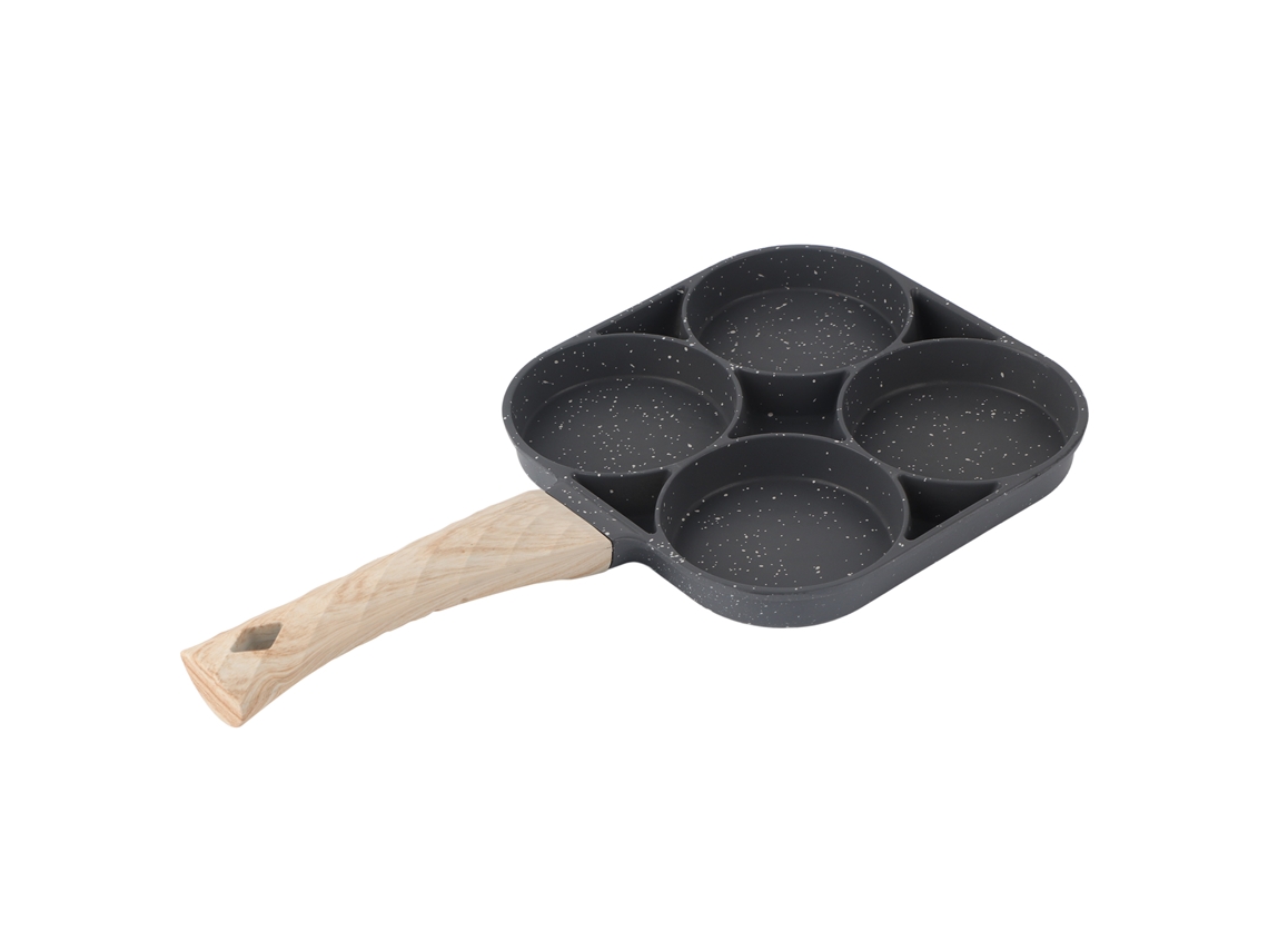 Juego de utensilios de cocina para camping: ollas, cuencos, cuchara, bolsa y paño. Colores: verde, naranja y negro.
