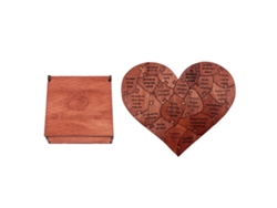 Rompecabezas De Madera En Forma De Corazón Para El Día De San Valentín. Regalo Romántico Con Caja.