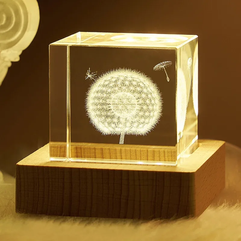 Adorno cúbico de cristal de 6 cm con diente de león cortado con láser en 3D sobre vidrio, con base. MDUG (6 cm con base)
