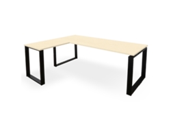 Escritorio esquinero con cajones a la izquierda. Estructura cerrada de metal negro. 75 x 140 x 160 cm. Madera de arce. Ofilike.