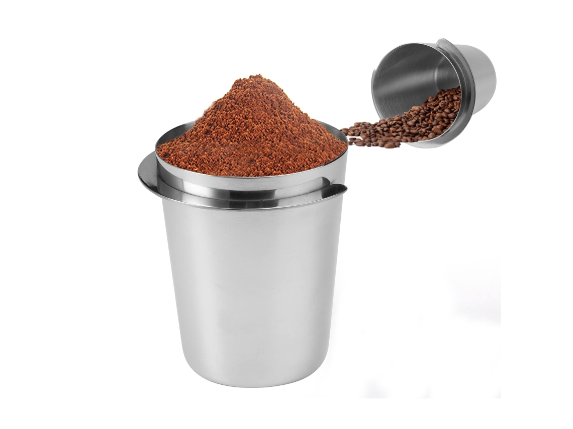 Accesorio para máquina de espresso, vaso dosificador y alimentador de polvo con revestimiento antiadherente que minimiza los residuos para una transferencia rápida.