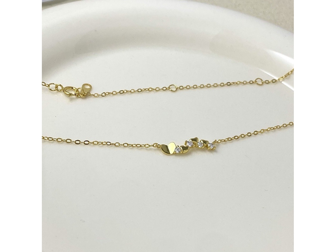 Collar De Plata De Ley 925 (dorado), Con Una Hilera De Colgantes De Diamantes En Forma De Corazón: Sencillo Pero Elegante.