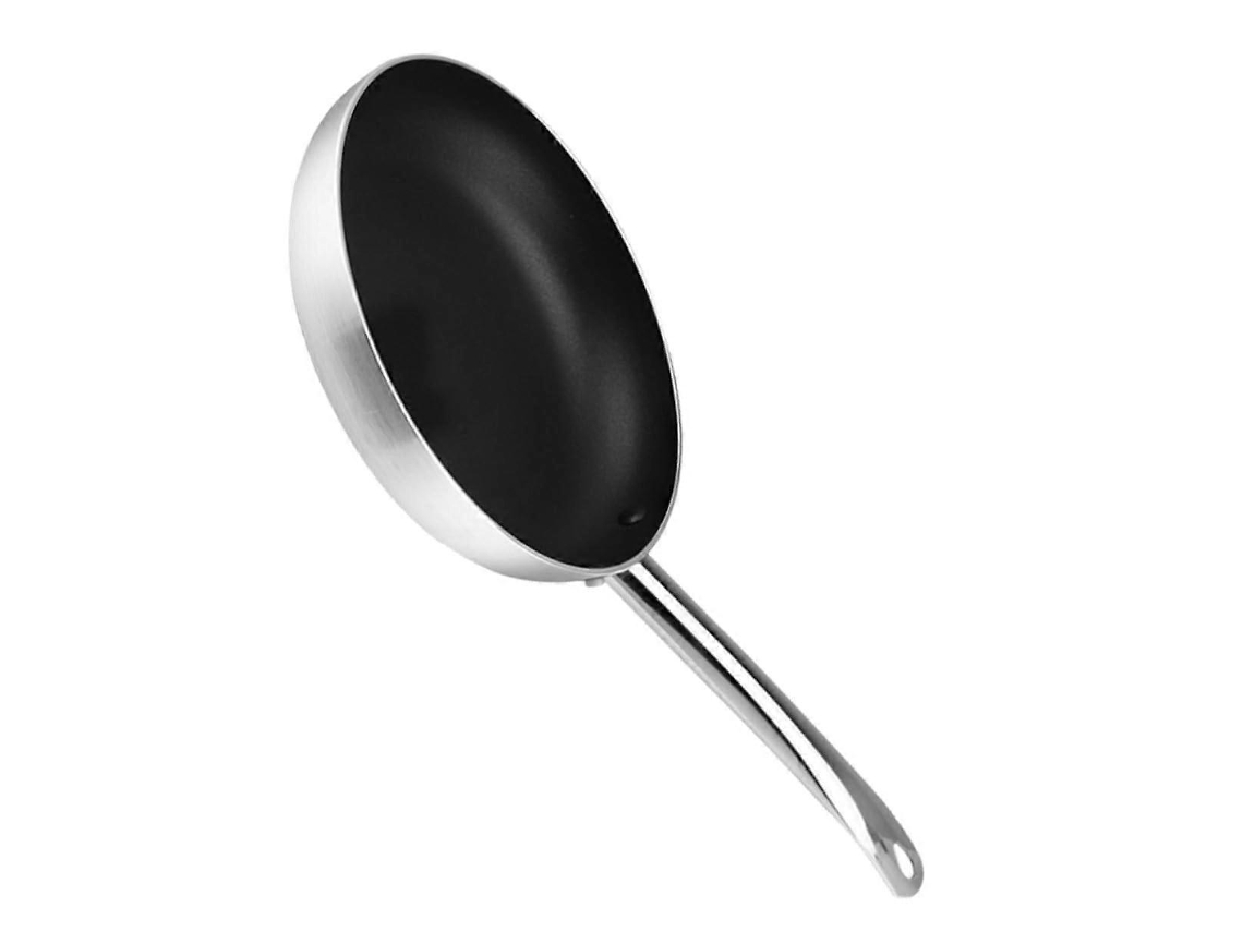 Sartén antiadherente de aluminio con mango ergonómico y fondo plano, ideal para uso doméstico y en restaurantes.