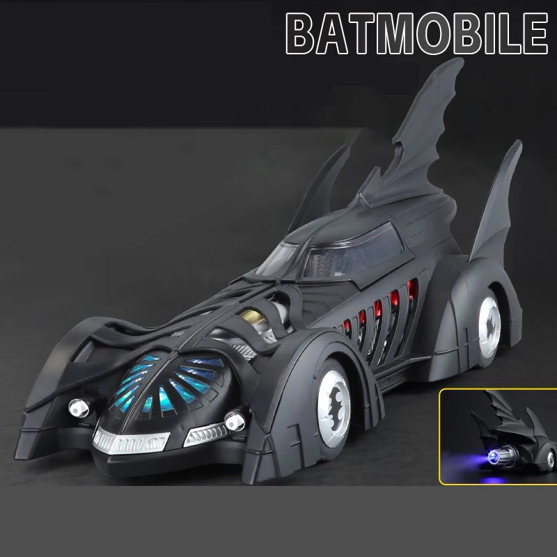 Batmóvel Em Escala 1:18, Modelo De Carro Em Metal Fundido Com Som E Luz.