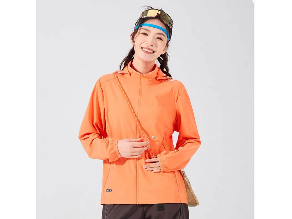Camiseta de manga larga para mujer Yuysan con protección solar, de secado rápido, con protección UV y sombrero desmontable.