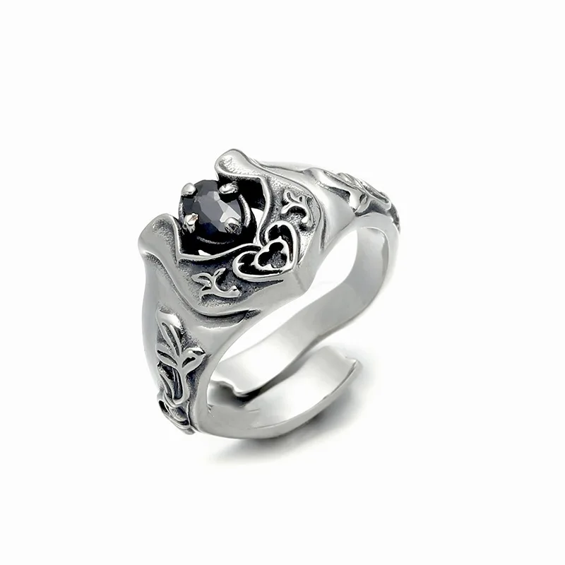 Anillo Gótico Para Hombre Con Forma De Corazón Y Diseño De Flor De Circonita Negra.