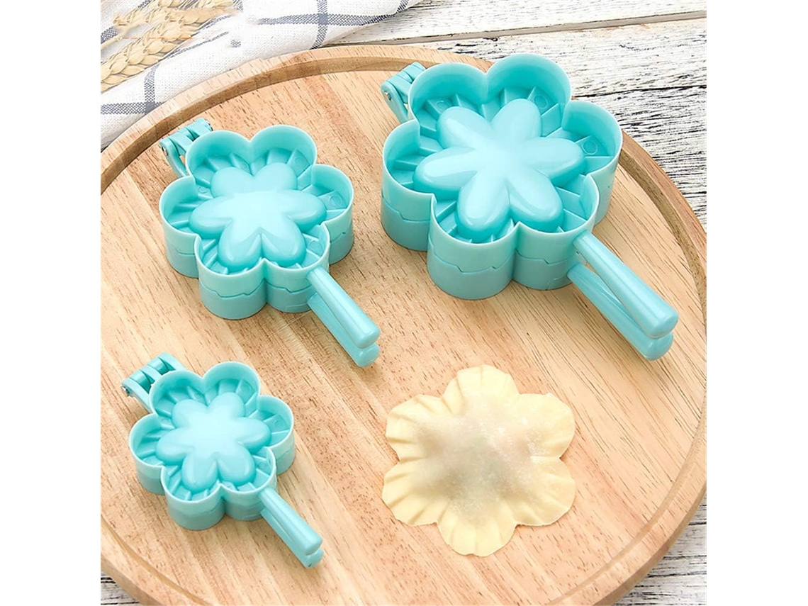 Un Juego De 3 Cortadores De Wonton Y Moldes Para Tartas.