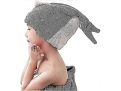 Gorro infantil con estampado de tiburón en microfibra de secado rápido Rosewell (gris)