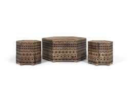 Conjunto de bases de mesa y dos taburetes hexagonales y geométricos. Giner y Colomer