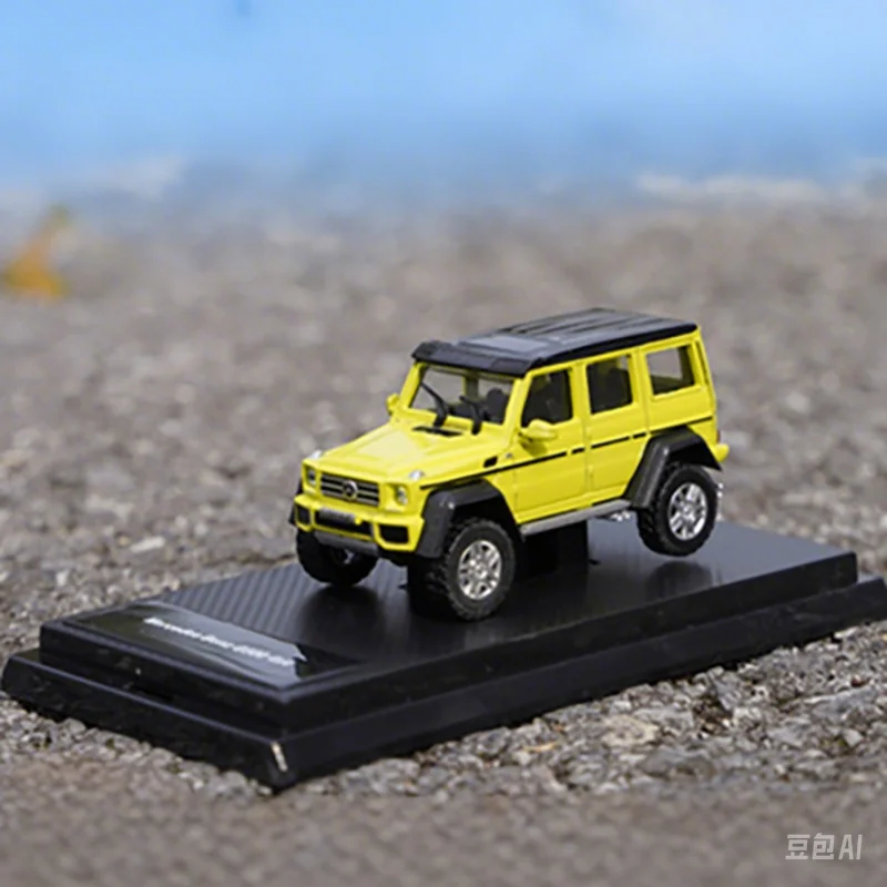 (amarillo) Modelo De Coche De Aleación A Escala 1:64 Y Modelo De Coche De Juguete.