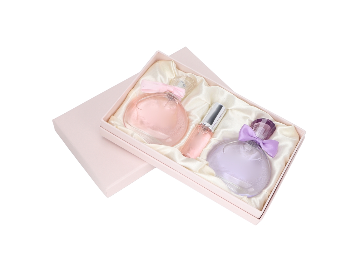 Perfume de mujer en spray, frasco de vidrio, fragancia floral de larga duración, ideal como regalo.