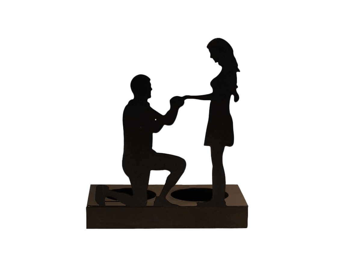 Estatua romántica de hierro forjado para velas, ideal para parejas.