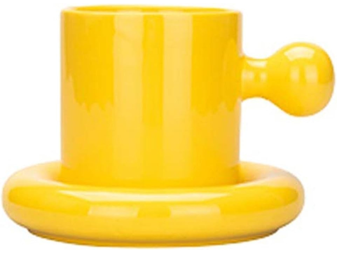 Taza de café cómoda y resistente con asa.