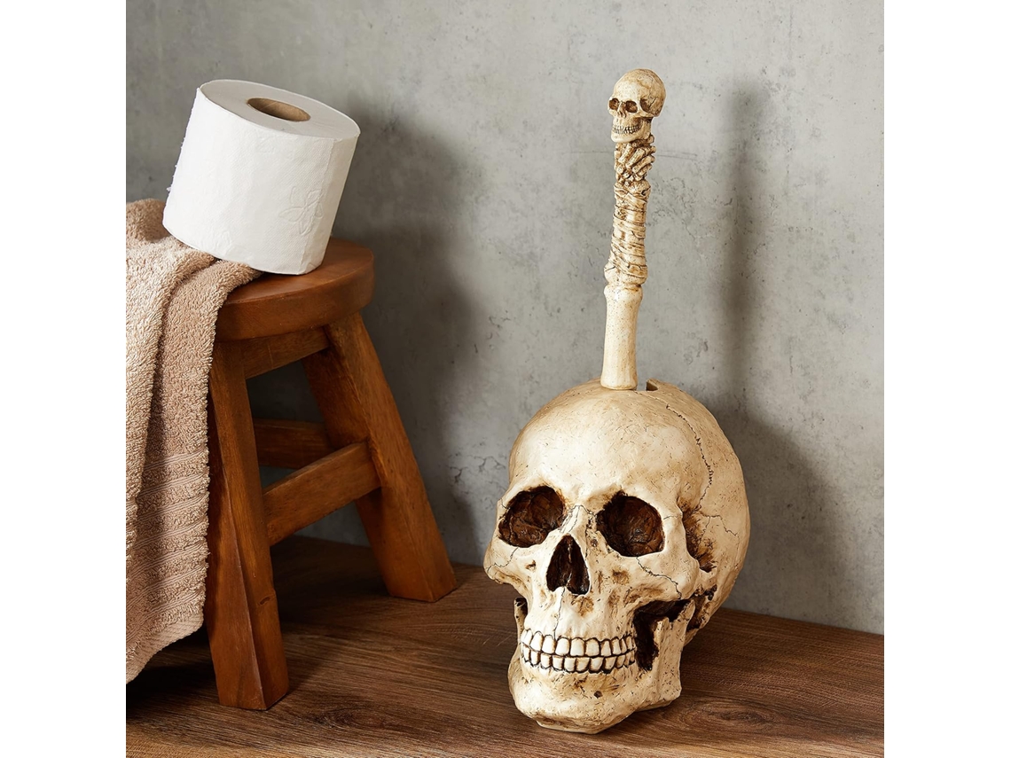 Escobilla de baño con forma de calavera. Dimensiones: 20,5 x 5,5 x 40,5 cm.