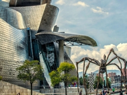 Caja Regalo SMARTBOX Museo Guggenheim Bilbao: 2 Entradas de Adulto Y Tour Al Aire Libre