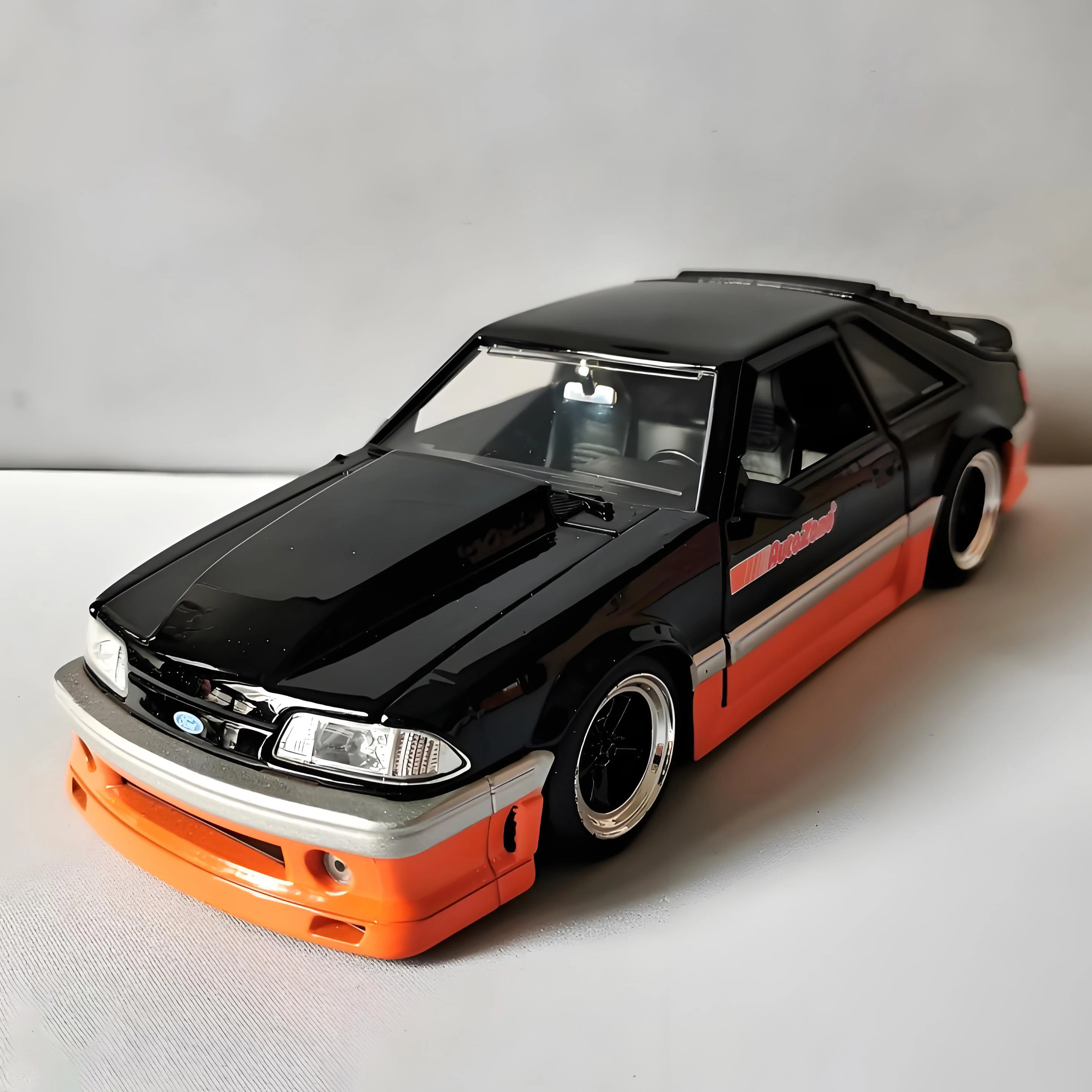 (negro) Modelo De Coche De Aleación A Escala 1:24 Y Modelo De Coche De Juguete.
