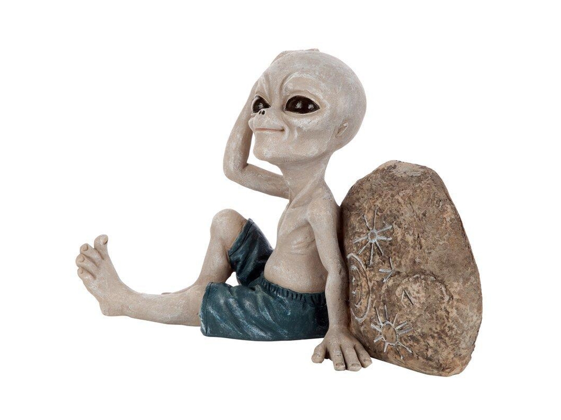 Bonita estatua de extraterrestre en resina para decorar el jardín.
