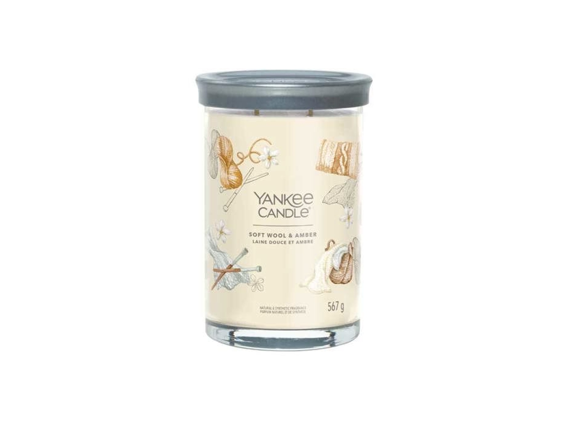 Vela Yankee Candle Signature en vaso grande, color ámbar suave.