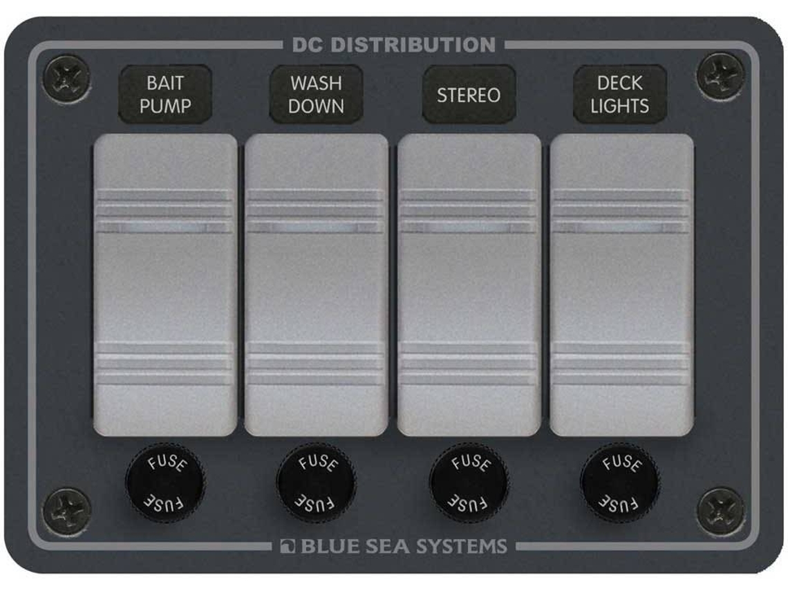Painel BLUE SEA Contura Water Resistant 12V Dc Panel 4 Position Negro