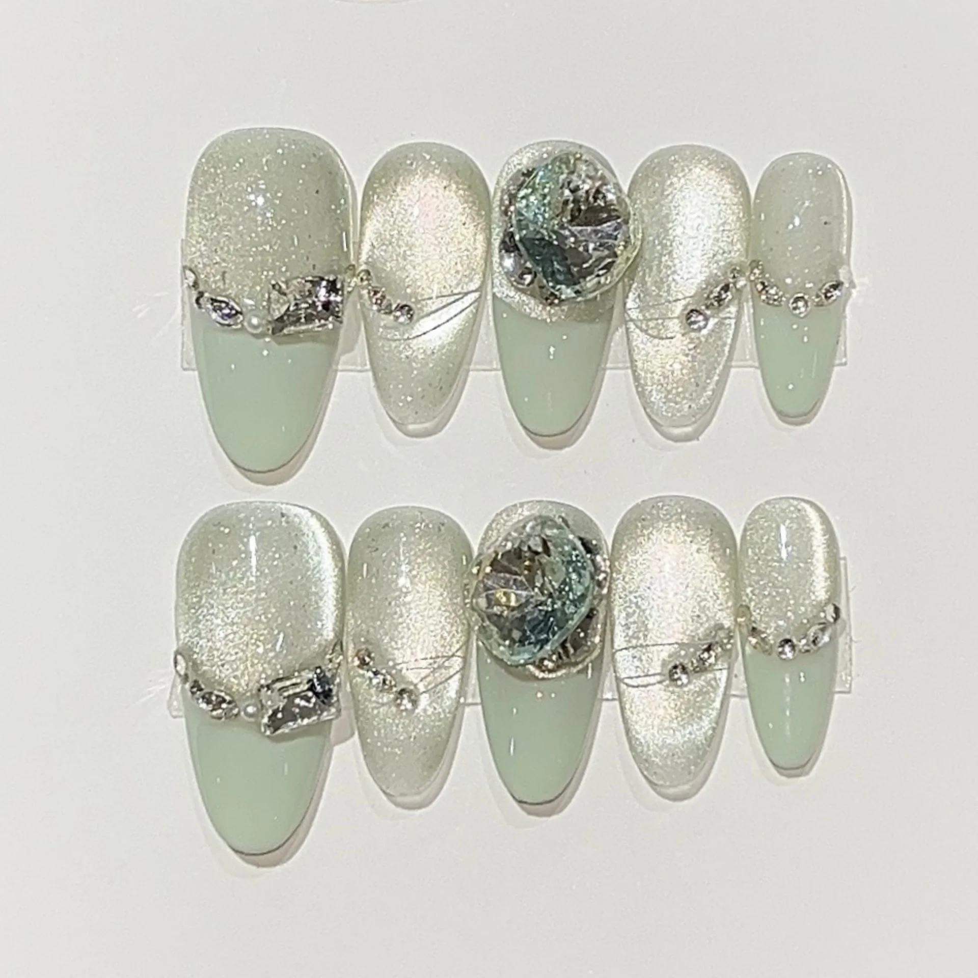 (1127-m) 10 Puntas De Uñas Hechas A Mano Con Diseño De Diamante, Cortas, Con Forma De Almendra, Adhesivos Para Uñas.