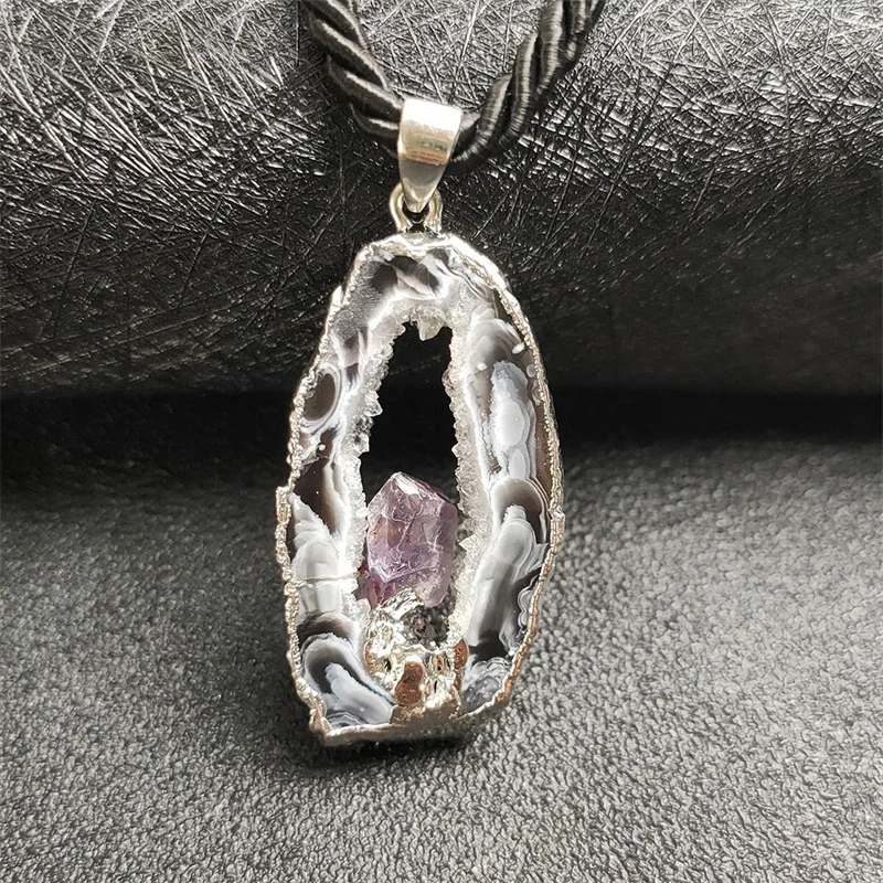 Collar con colgante de cristal curativo, ágata natural con amatista. MDUG (chapado en plata).